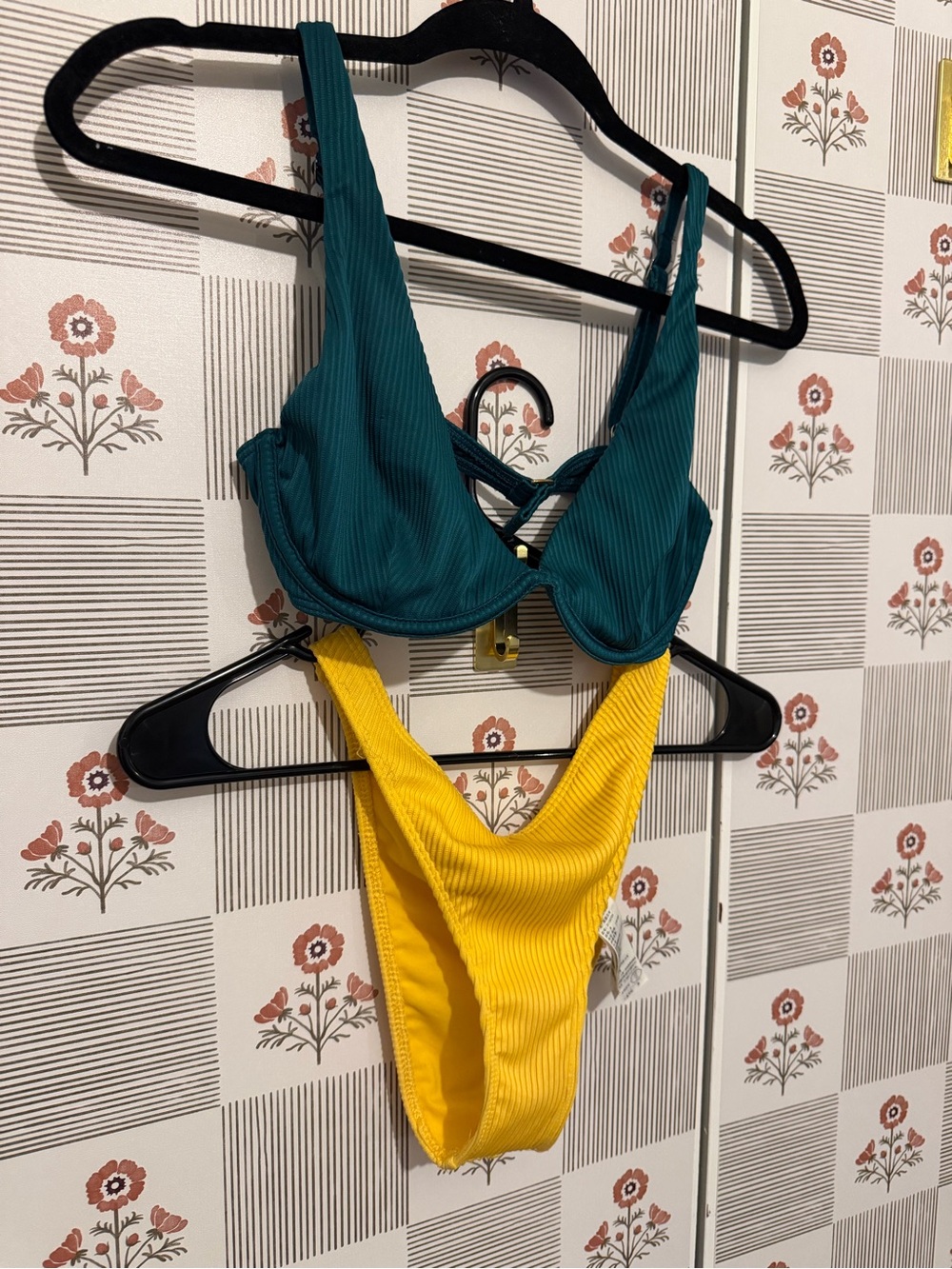 Hollister Teal Ribbed Bikini set size small - + a free gift with purchase